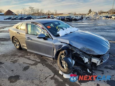 Czwarte zdjęcie samochodu z boku: 2021 KIA K5 LXS VIN:5XXG14J27MG011889 - miniatura