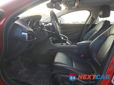Zdjęcie 7 z 12 samochodu: 2018 JAGUAR XE AWD PREMIUM AWD 4C 4D SEDAN 25T VIN:SAJAJ4FX2JCP37814 - miniatura