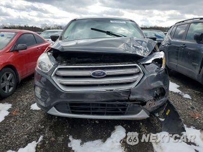 Piąte zdjęcie samochodu w środku: 2019 FORD ESCAPE SE VIN:1FMCU9GD8KUA39859 - miniatura