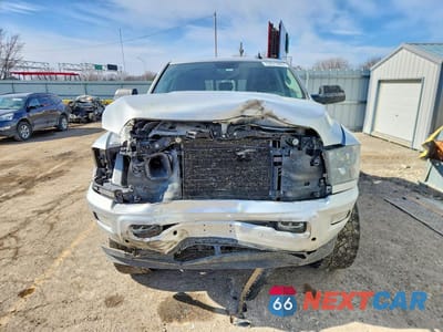 Piąte zdjęcie samochodu w środku: 2018 RAM 2500 SLT VIN:3C6UR5ML8JG169664 - miniatura