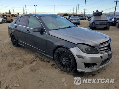 Czwarte zdjęcie samochodu z boku: 2012 MERCEDES-BENZ C 250 VIN:WDDGF4HB1CA724715 - miniatura