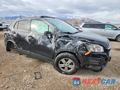 Czwarte zdjęcie samochodu z boku: 2015 CHEVROLET TRAX 1LT VIN:3GNCJRSB8FL228117 - miniatura