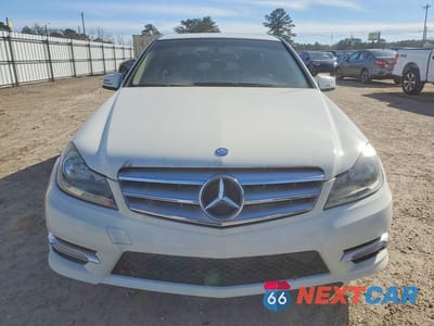 Piąte zdjęcie samochodu w środku: 2012 MERCEDES-BENZ C 250 VIN:WDDGF4HB4CR239681 - miniatura