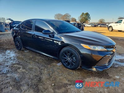 Czwarte zdjęcie samochodu z boku: 2018 TOYOTA CAMRY L VIN:4T1B11HK9JU109127 - miniatura