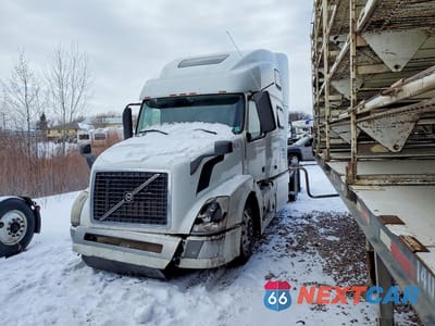 Drugie zdjęcie samochodu z przodu: 2013 VOLVO VN VNL VIN:4V4NC9EH3DN566814 - miniatura