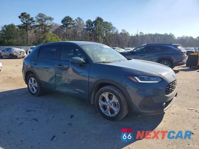 Czwarte zdjęcie samochodu z boku: 2025 HONDA HR-V LX VIN:3CZRZ1H30SM757525 - miniatura