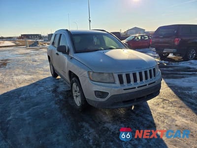 Czwarte zdjęcie samochodu z boku: 2013 JEEP COMPASS VIN:1C4NJCAB1DD116245 - miniatura