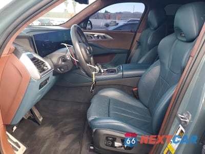 Zdjęcie 7 z 13 samochodu: 2023 BMW XM VIN:5YM23CS08P9S58553 - miniatura