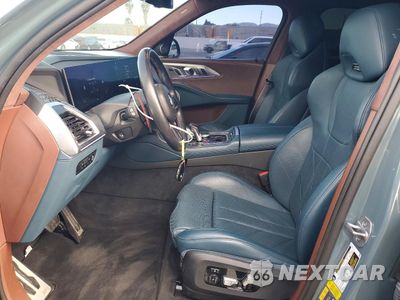 Zdjęcie 7 z 13 samochodu: 2023 BMW XM VIN:5YM23CS08P9S58553 - miniatura