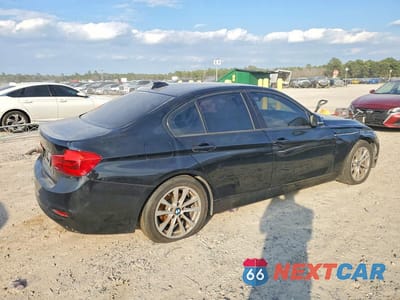 Trzecie zdjęcie samochodu z tyłu: 2017 BMW 320 I VIN:WBA8E1G58HNU13050 - miniatura