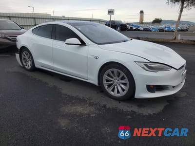 Czwarte zdjęcie samochodu z boku: 2016 TESLA MODEL S VIN:5YJSA1E11GF156251 - miniatura