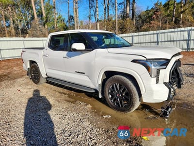 Czwarte zdjęcie samochodu z boku: 2022 TOYOTA TUNDRA CREWMAX SR VIN:5TFLA5AB2NX017288 - miniatura
