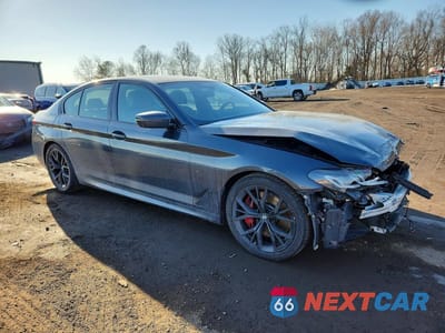 Czwarte zdjęcie samochodu z boku: 2022 BMW M550XI VIN:WBA13BK06NCJ40285 - miniatura