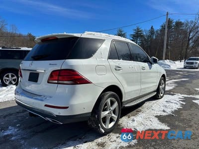 Trzecie zdjęcie samochodu z tyłu: 2017 MERCEDES-BENZ GLE 350 4MATIC VIN:4JGDA5HB9HA951901 - miniatura