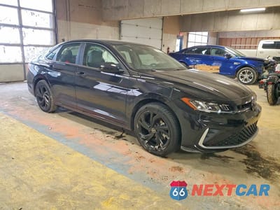 Czwarte zdjęcie samochodu z boku: 2025 VOLKSWAGEN JETTA SE VIN:3VW7X7BU2SM043979 - miniatura