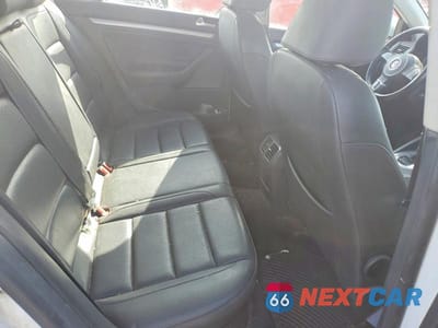Zdjęcie 10 z 13 samochodu: 2010 VOLKSWAGEN JETTA SE VIN:3VWRZ7AJ5AM125701 - miniatura