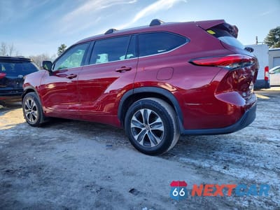 Drugie zdjęcie samochodu z przodu: 2022 TOYOTA HIGHLANDER XLE VIN:5TDGZRBH3NS588590 - miniatura