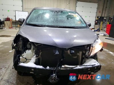 Piąte zdjęcie samochodu w środku: 2019 TOYOTA SIENNA XLE PREMIUM 7-PASSENGER VIN:5TDDZ3DC4KS211473 - miniatura