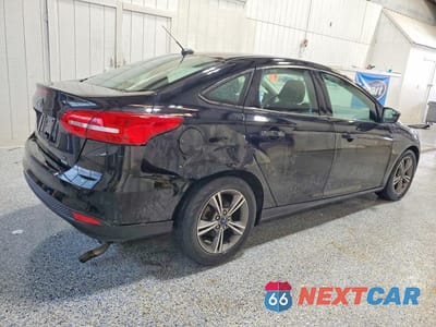 Trzecie zdjęcie samochodu z tyłu: 2017 FORD FOCUS SE VIN:1FADP3FE7HL275849 - miniatura