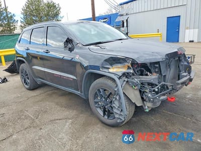 Czwarte zdjęcie samochodu z boku: 2021 JEEP GRAND CHEROKEE TRAILHAWK VIN:1C4RJFLG7MC879999 - miniatura