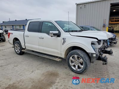 Czwarte zdjęcie samochodu z boku: 2023 FORD F150 SUPERCREW VIN:1FTFW1E51PFC18832 - miniatura
