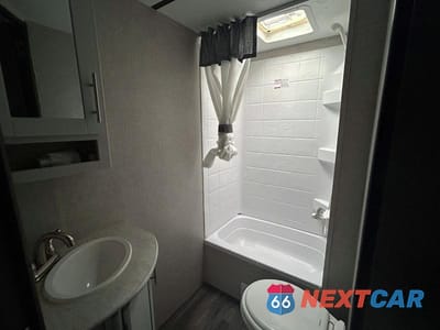 Zdjęcie 6 z 10 samochodu: 2021 KEYSTONE BULLET CAMPER VIN:4YDT27326MX432079 - miniatura