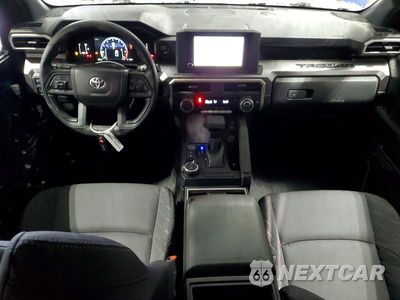 Zdjęcie 8 z 12 samochodu: 2025 TOYOTA TACOMA SR5 VIN:3TMLB5JNXSM190565 - miniatura