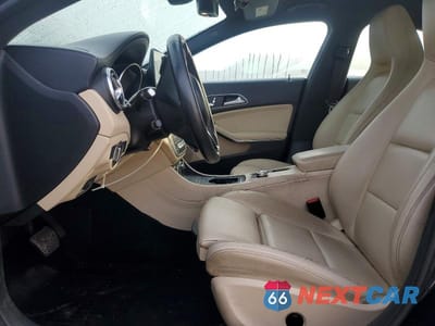 Zdjęcie 7 z 11 samochodu: 2018 MERCEDES-BENZ CLA 250 VIN:WDDSJ4EB4JN589832 - miniatura