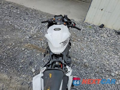 Zdjęcie 6 z 9 samochodu: 2023 YAMAHA YZFR7 VIN:JYARM38E5PA006972 - miniatura