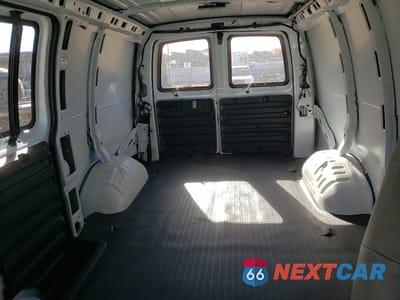 Zdjęcie 10 z 14 samochodu: 2025 CHEVROLET EXPRESS G2500 VIN:1GCWGAFP0S1278586 - miniatura