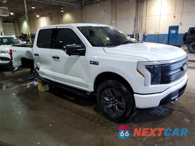 Czwarte zdjęcie samochodu z boku: 2024 FORD F150 LIGHTNING XLT VIN:1FTVW3LK9RWG29110 - miniatura