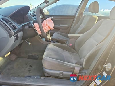 Zdjęcie 7 z 13 samochodu: 2004 HONDA ACCORD EX VIN:1HGCM56634A103487 - miniatura