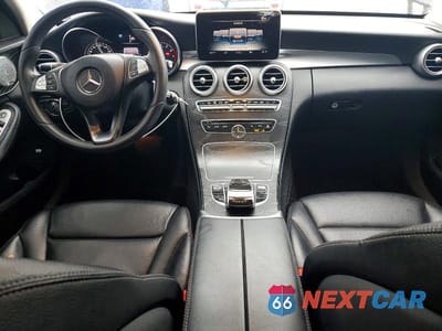 Zdjęcie 8 z 12 samochodu: 2015 MERCEDES-BENZ C 300 4MATIC VIN:55SWF4KBXFU068622 - miniatura