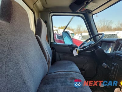 Piąte zdjęcie samochodu w środku: 2020 INTERNATIONAL MV607 BOX TRUCK VIN:3HAEUMML3LL846647 - miniatura