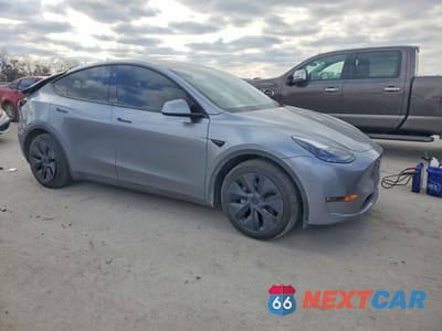Czwarte zdjęcie samochodu z boku: 2025 TESLA MODEL Y VIN:7SAYGAEE1SF304745 - miniatura
