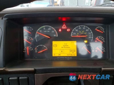 Zdjęcie 8 z 10 samochodu: 2016 VOLVO VN VNL VIN:4V4N39TG1GN965588 - miniatura