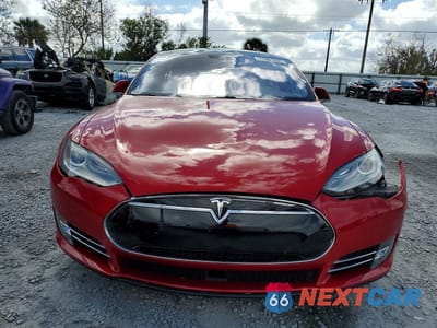 Piąte zdjęcie samochodu w środku: 2016 TESLA MODEL S VIN:5YJSA1E10GF124679 - miniatura