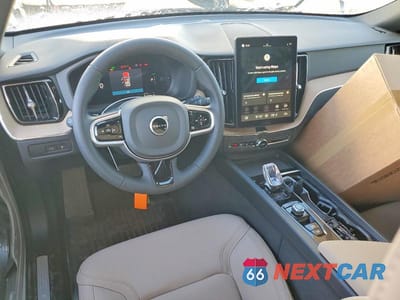 Zdjęcie 8 z 12 samochodu: 2026 VOLVO XC60 PLUS VIN:YV4H60RC3T1388478 - miniatura