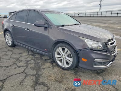 Czwarte zdjęcie samochodu z boku: 2015 CHEVROLET CRUZE LTZ VIN:1G1PG5SB9F7169531 - miniatura
