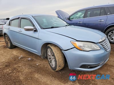 Czwarte zdjęcie samochodu z boku: 2012 CHRYSLER 200 LIMITED VIN:1C3CCBCB3CN298097 - miniatura