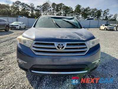 Piąte zdjęcie samochodu w środku: 2013 TOYOTA HIGHLANDER SE VIN:5TDZK3EH3DS137356 - miniatura
