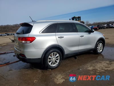 Trzecie zdjęcie samochodu z tyłu: 2016 KIA SORENTO LX VIN:5XYPG4A35GG095525 - miniatura