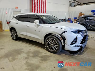 Czwarte zdjęcie samochodu z boku: 2020 CHEVROLET BLAZER PREMIER VIN:3GNKBFRS1LS560205 - miniatura
