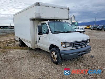 Czwarte zdjęcie samochodu z boku: 2006 FORD ECONOLINE E450 SUPER DUTY CUTAWAY VAN VIN:1FDXE45S86HA86746 - miniatura