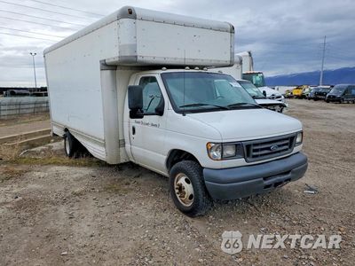 Czwarte zdjęcie samochodu z boku: 2006 FORD ECONOLINE E450 SUPER DUTY CUTAWAY VAN VIN:1FDXE45S86HA86746 - miniatura