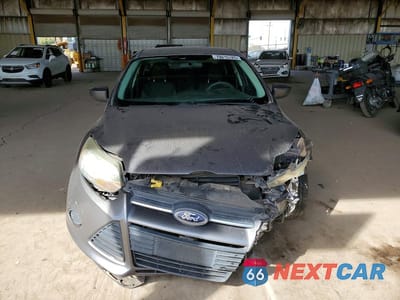 Piąte zdjęcie samochodu w środku: 2014 FORD FOCUS S VIN:1FADP3E20EL169830 - miniatura