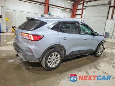 Trzecie zdjęcie samochodu z tyłu: 2022 FORD ESCAPE SE VIN:1FMCU9G65NUB14636 - miniatura