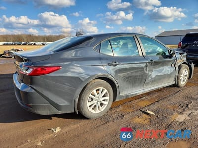 Trzecie zdjęcie samochodu z tyłu: 2026 TOYOTA CAMRY LE VIN:4T1DAACK1TU672305 - miniatura