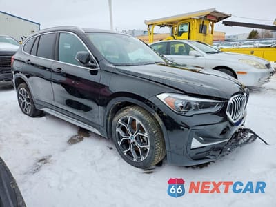 Czwarte zdjęcie samochodu z boku: 2020 BMW X1 XDRIVE28I VIN:WBXJG9C00L5N99220 - miniatura