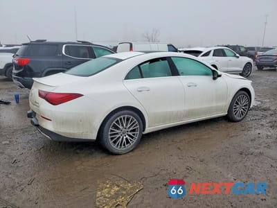 Trzecie zdjęcie samochodu z tyłu: 2025 MERCEDES-BENZ CLA 250 4MATIC VIN:W1K5J4HB2SN540803 - miniatura